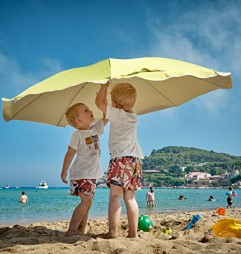 kinderen strand parasol