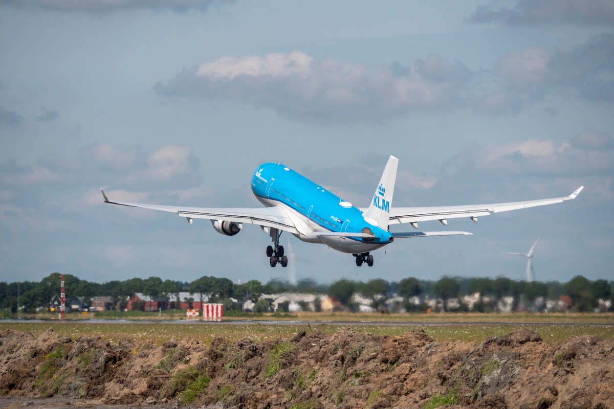 Vliegtuig stijgt op van Schiphol