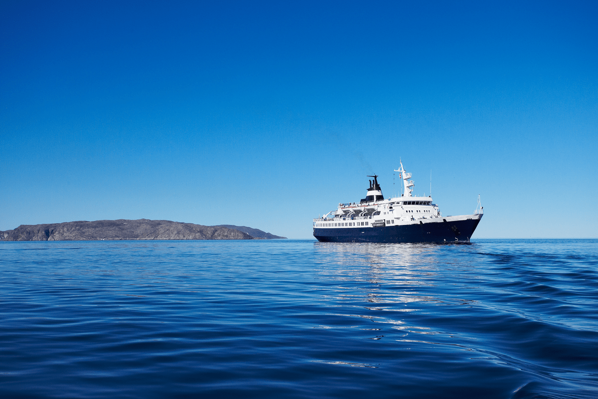 beeld van cruiseship op zee ter ondersteuning nieuwsbericht hantavirus