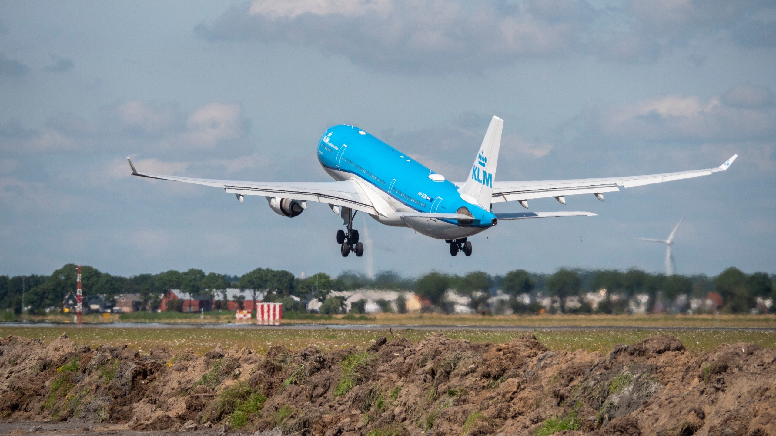 Vliegtuig stijgt op van Schiphol